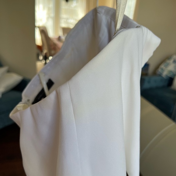 BCBGMAXAZRIA deep V Dress perfect for any occasion. Size 4 (small) in white - Picture 3 of 3